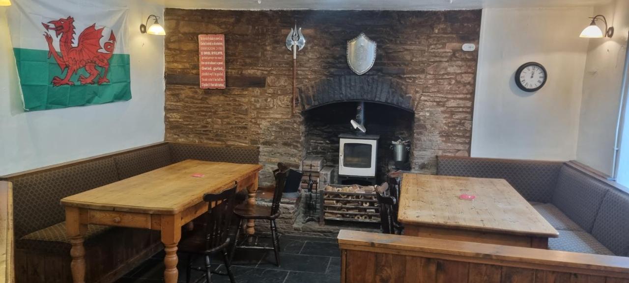 Dinas Castle Inn Brecon Exterior photo